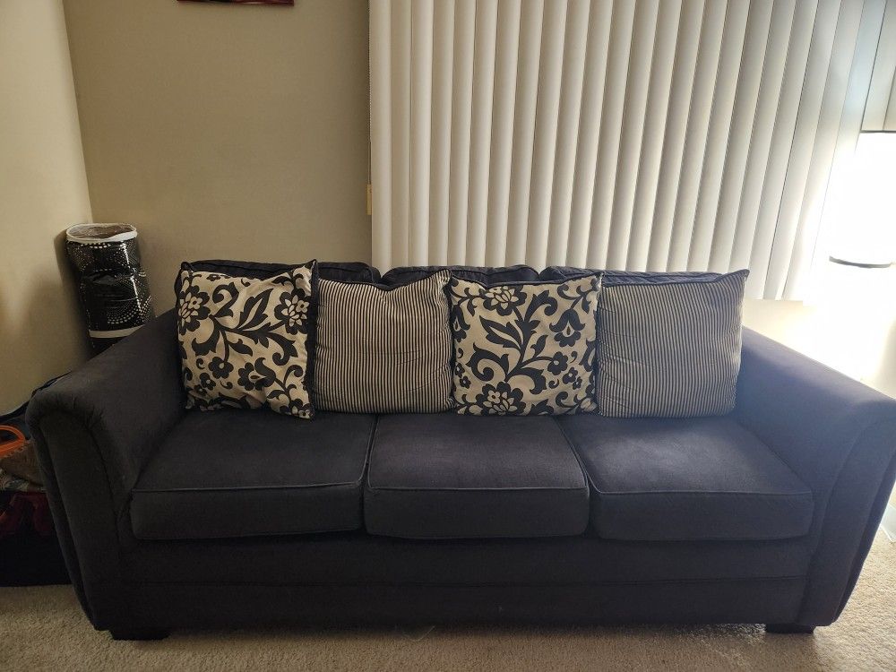 Couch (Sofa)