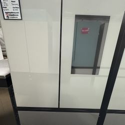 Pre-Owned Samsung Bespoke with Family Hub in White And Grey Matte Glass