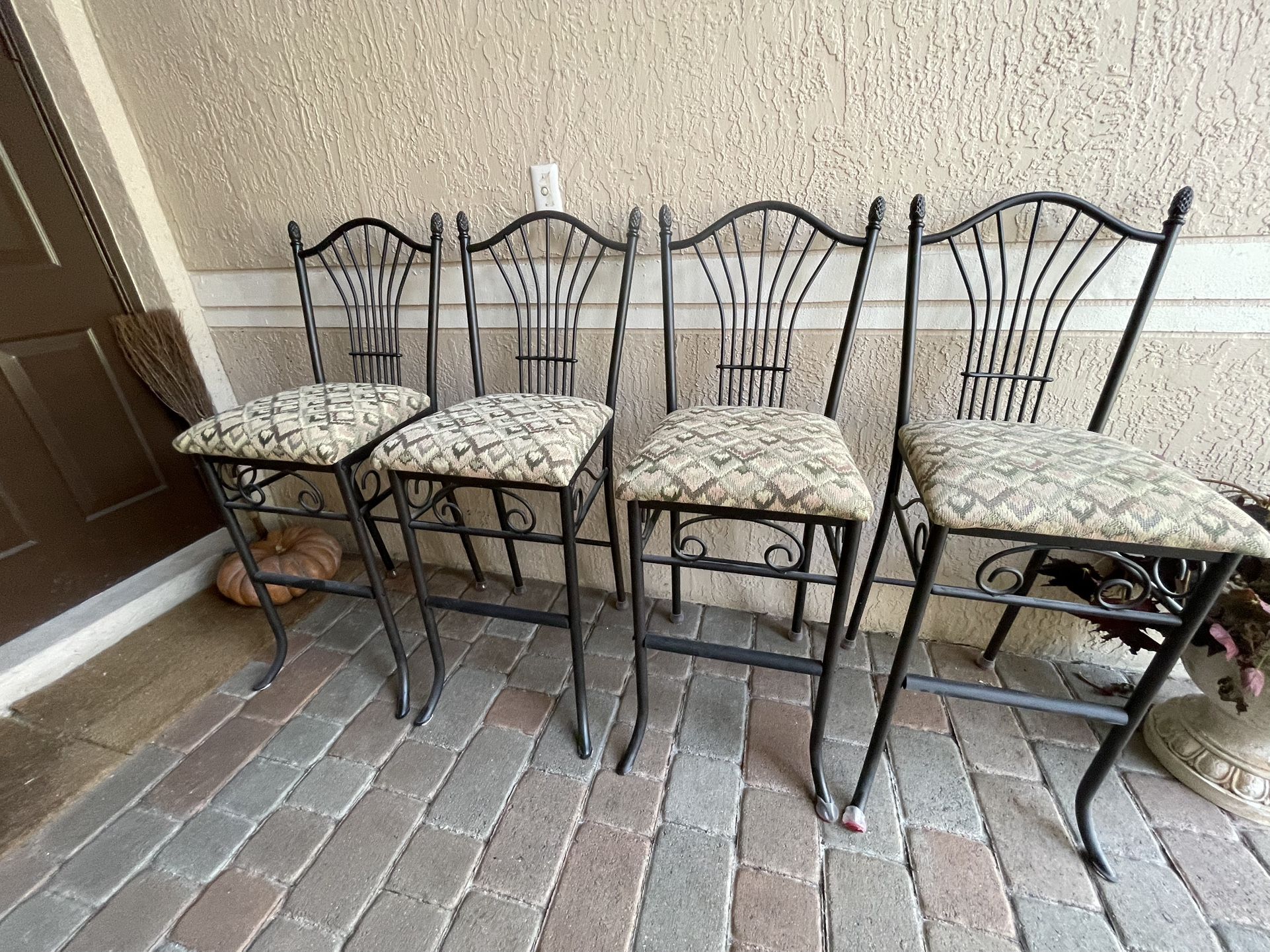 4 Bar Stools Great Condition!