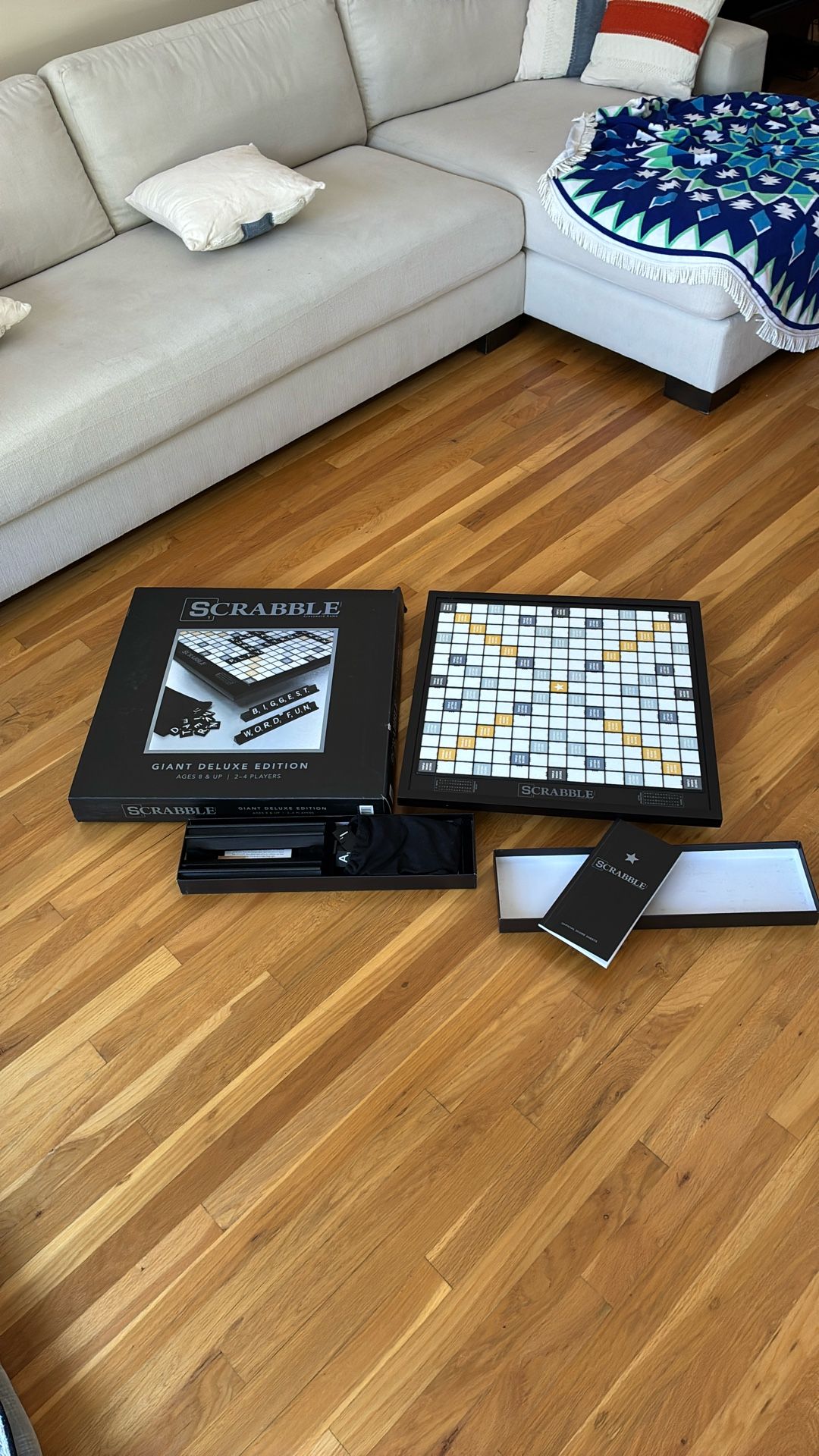 Giant deluxe scrabble game