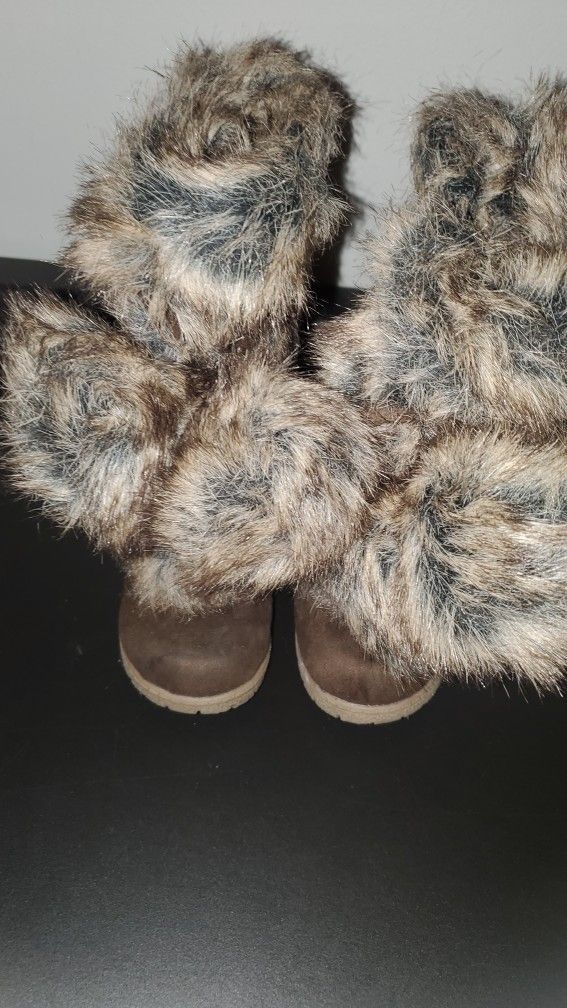 Toddler Fur Boots SIZE 8