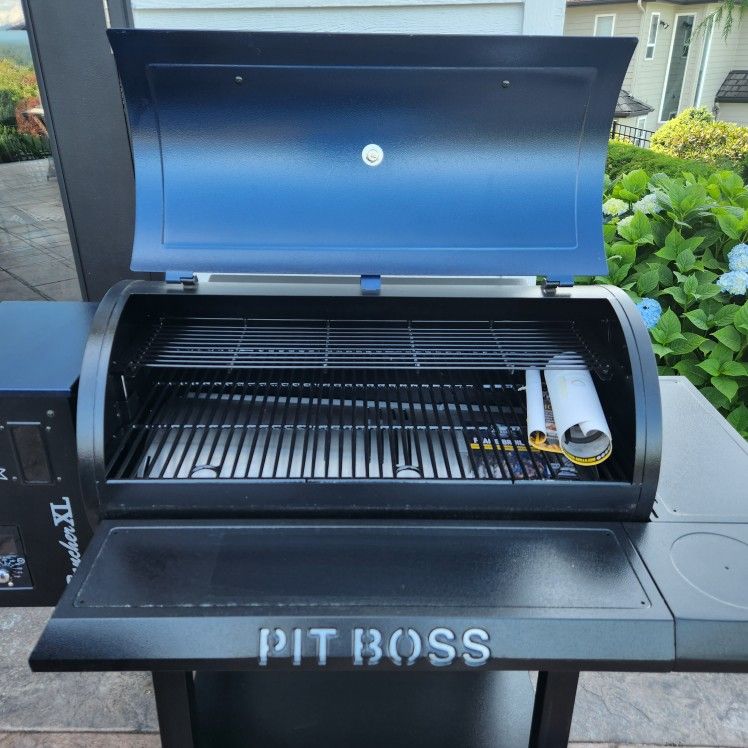 Pit Boss Rancher XL Smoker for Sale in Puyallup, WA OfferUp