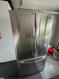 2011 LG refridgerator (does not work) $150 OBO