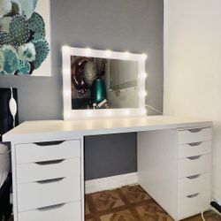 Vanity / Desk / Vanity Mirror