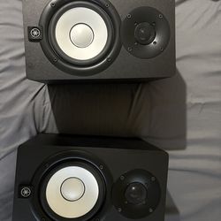 Yamaha Hs5 powered studio monitors