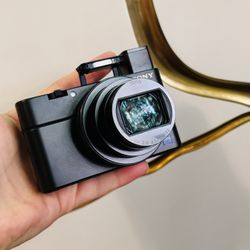 Sony Cyber shot RX100 VI 20.1MP 4K video Digital Compact Camera ZEISS Lens