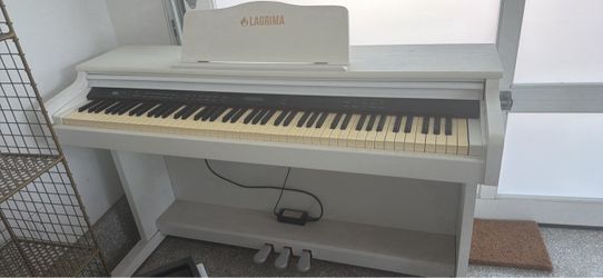LAGRIMA Piano white