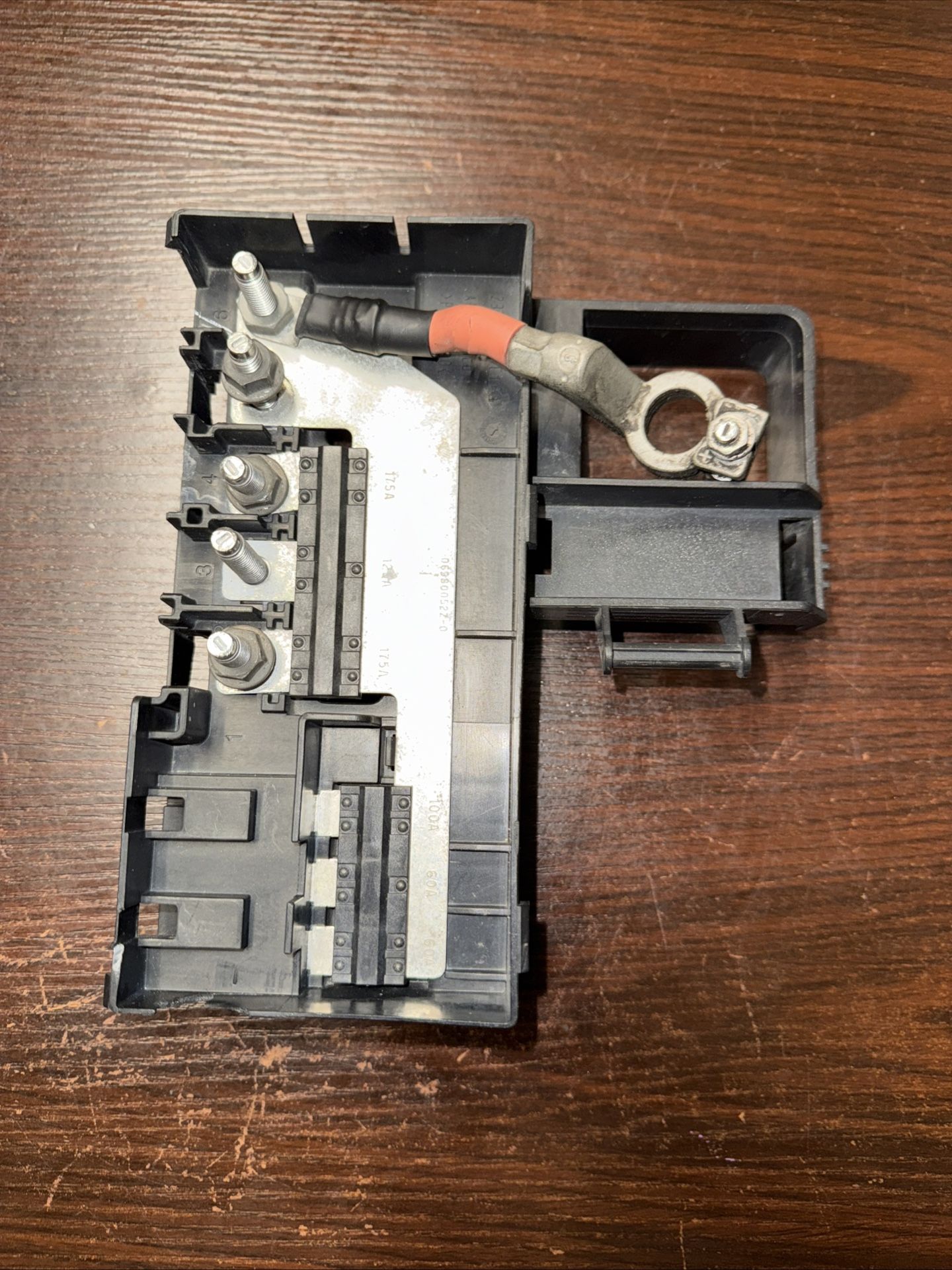 14-20 GMC YUKON SIERRA SILVERADO POWER POSITIVE BATTERY DISTRIBUTION BLOCK OEM