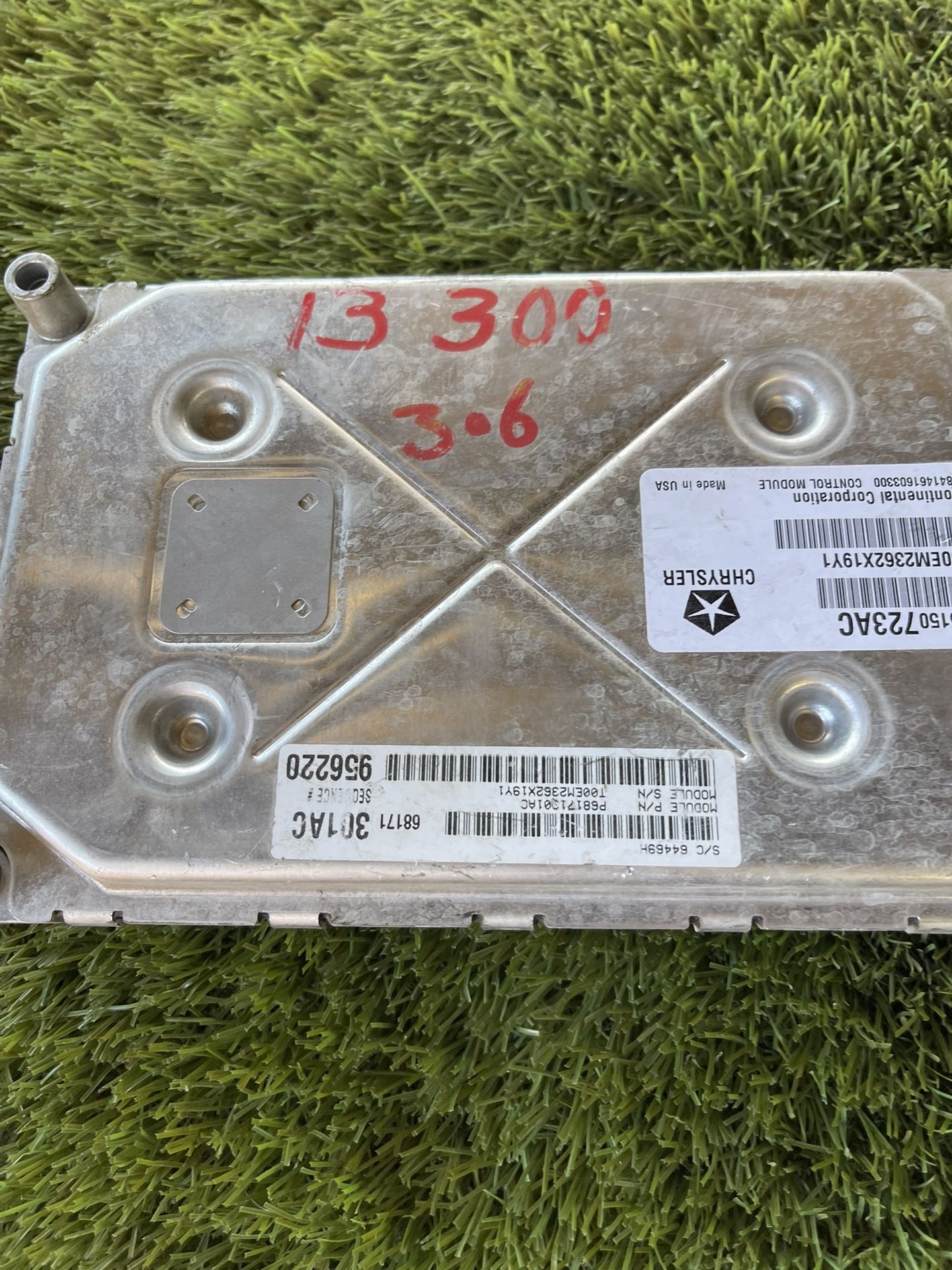 2013 Chrysler 300 engine control unit