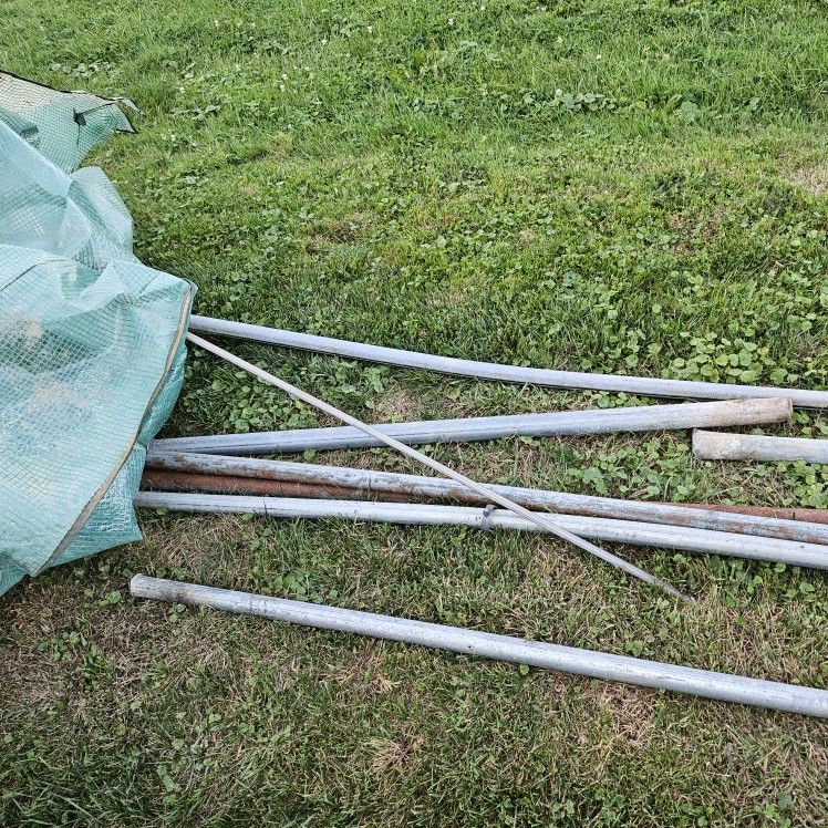 Free used metal fencing..