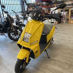 Venom E3 Mopped eScooter Street Legal (32mph/75miles range)
