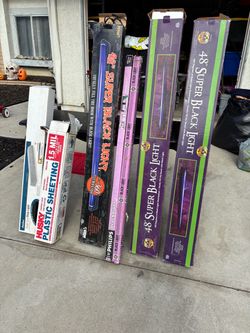 48” and 36 “ black lights 6 total HALLOWEEN