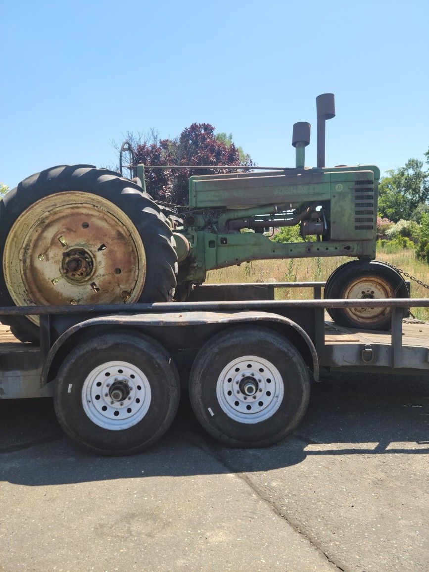 John Deere Tractor B