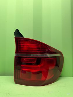 2010 2011 2012 2013 X5 E70 Right Passenger Side Quarter Panel / Outer Tail Light OEM F00HTB401800