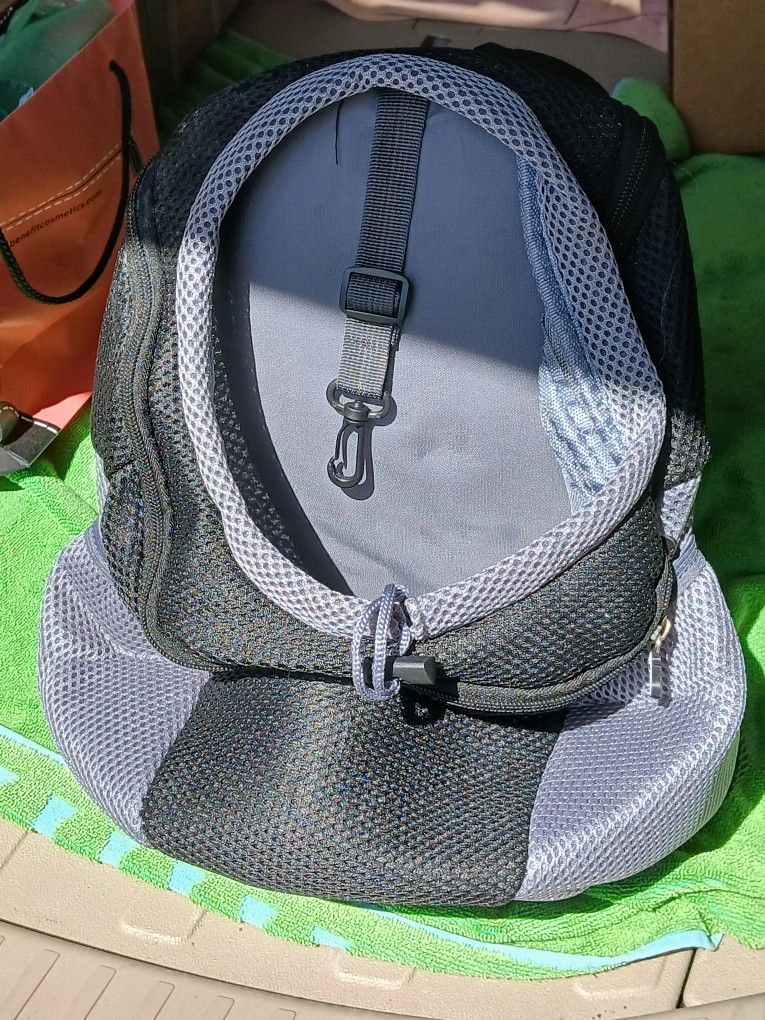 SMALL PET CARRIER WITH ZIPPER POCKETS