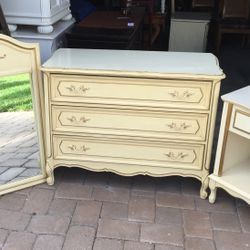 French Dresser Set