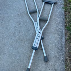  Crutches Adjustable 