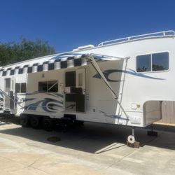 5th Wheel Toyhauler