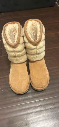 Size 7, gray one has a little stain on it, but it’s fixable 90 for both