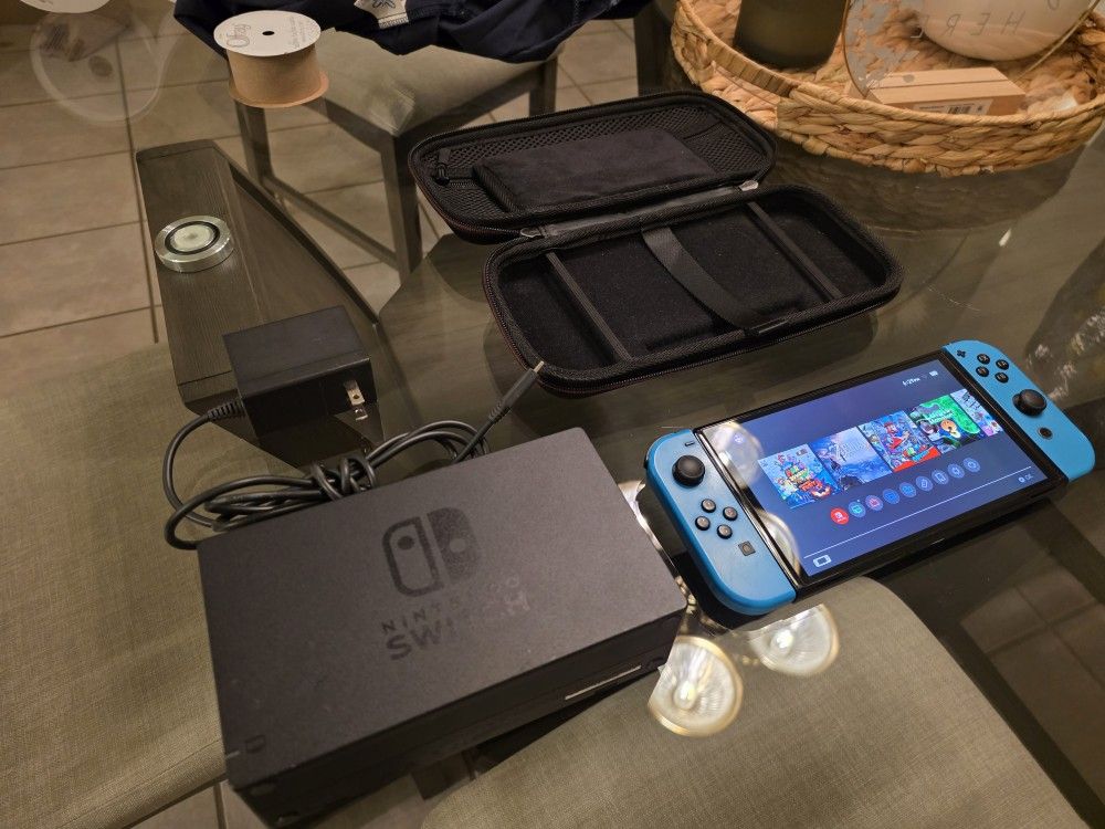 Nintendo Switch OLED Like New Great Condition + Dock + Charger + Carrying Case 