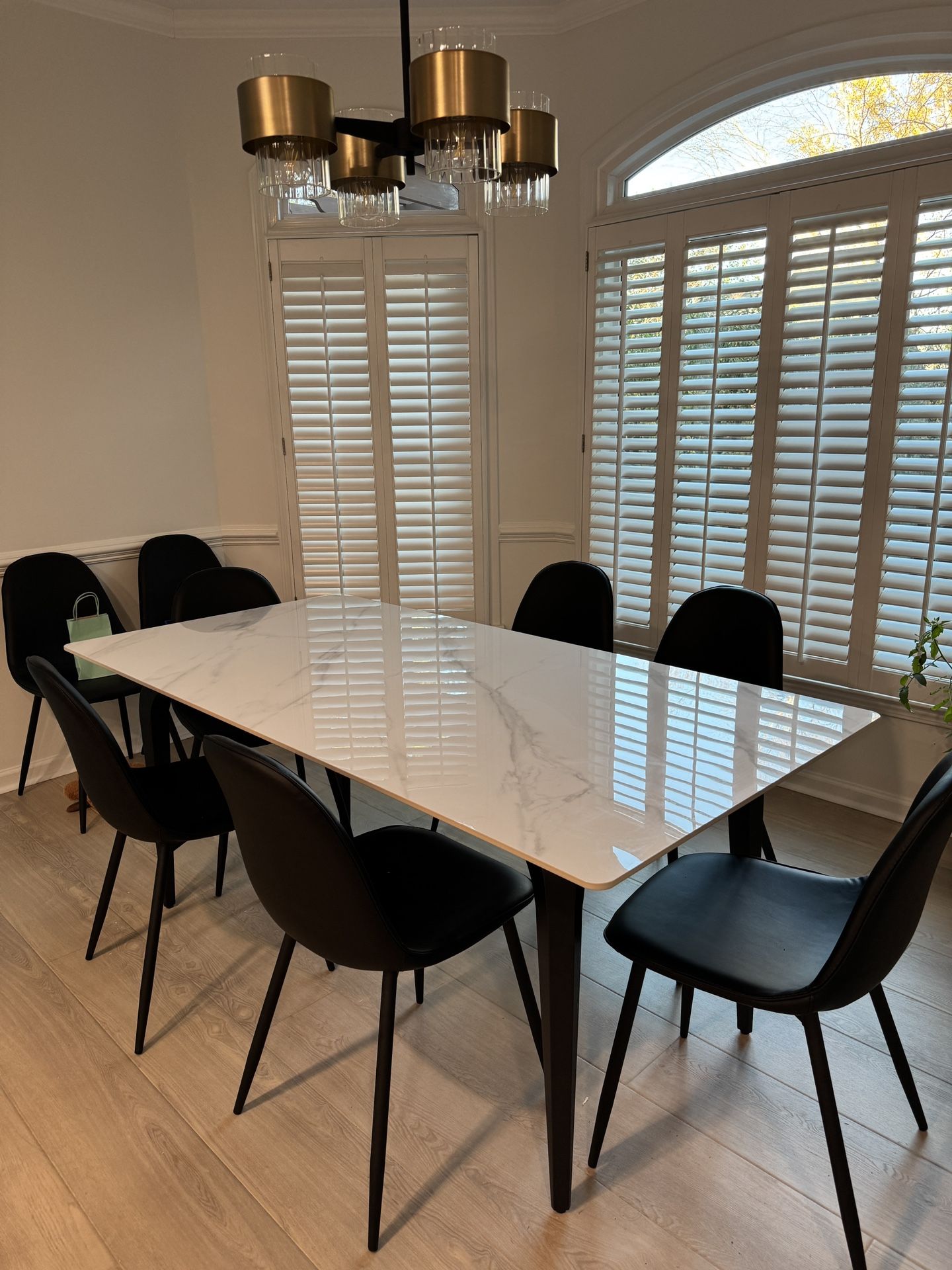Dining Table | Seats Up To 6