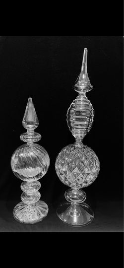 Vintage Venetian Hand Blown Glass Set of 2 Centerpiece Rare. Beautiful set is in excellent condition, made from very thin glass. Size: 17.5”,12.5”.