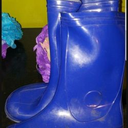 Raining BOOTS.  PICK UP PALMDALE ,CA