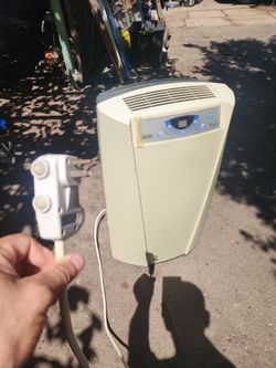 Pinguino standing AC unit indoor shop
