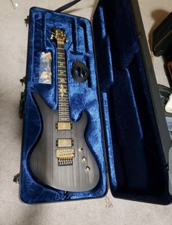 Gender guitar kindly text me here 914**820**6765