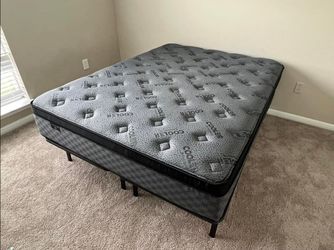 New queen pillow top mattress available