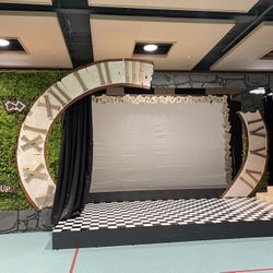 Giant Foam Clock : Set Piece