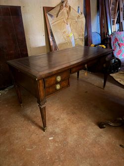 Vintage Executive Leather Top Desk – Solid Wood