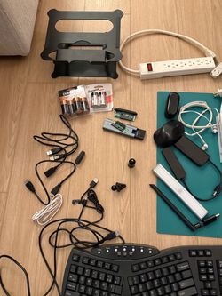 Mixed Electronics and Accessories Lot