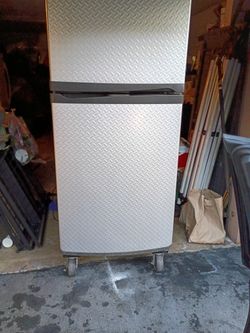 Garage Or Man's Cave Refrigerator Very Good Conditions Super Clean