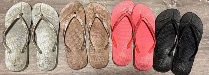 Womens flip flops lot size 8