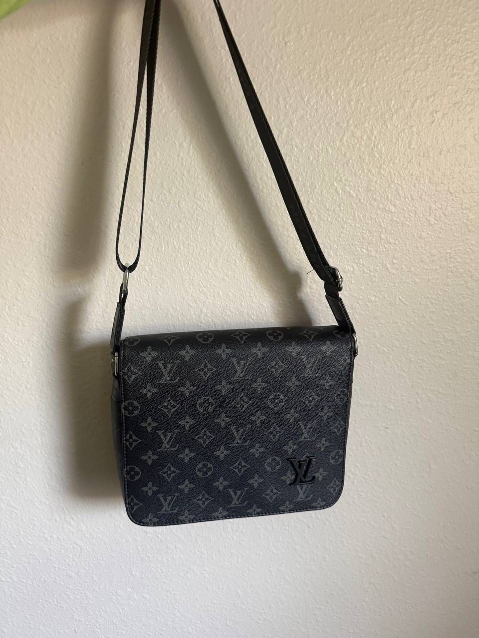 LV cross bod