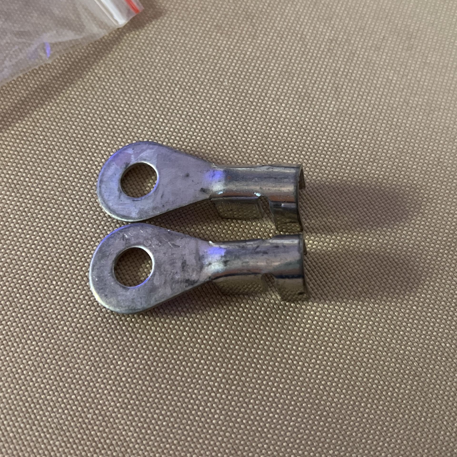 22-18 AWG Non-Insulated #4-6 Stud Ring Terminal - Butted Seam