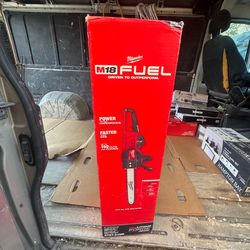 Milwaukee Chainsaw with 12.0 Battery and Charger