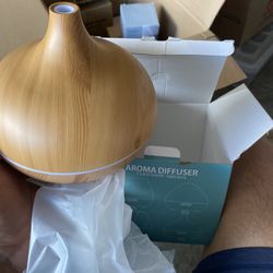 Essential Oil Diffuser/ Tissue Dispenser 