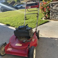 Toro push lawn mower in good working conditions no bag