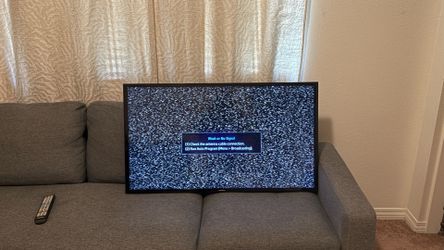 Samsung 40" Smart TV (UN40J5200) - Great Condition