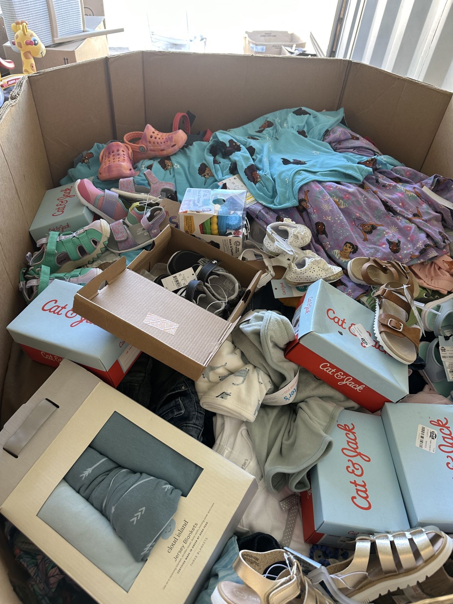 Target Wholesale Resellers Merchandise 400pc Kids/Baby Clothes Assorted Pallet Bin
