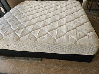 King Double Sided
And Box Spring
Good conditions 200
dlls free delivery