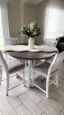 Round Farmhouse Dining Table with 4 Chairs