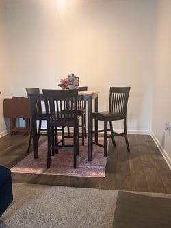 Dining table table and 4 chairs