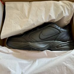 Nike Mem Monrach IV size 13 brand new