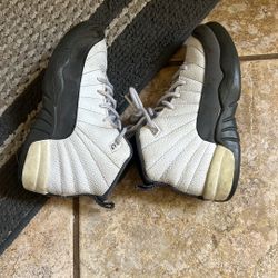 Jordan 12s Size 1y Youth 