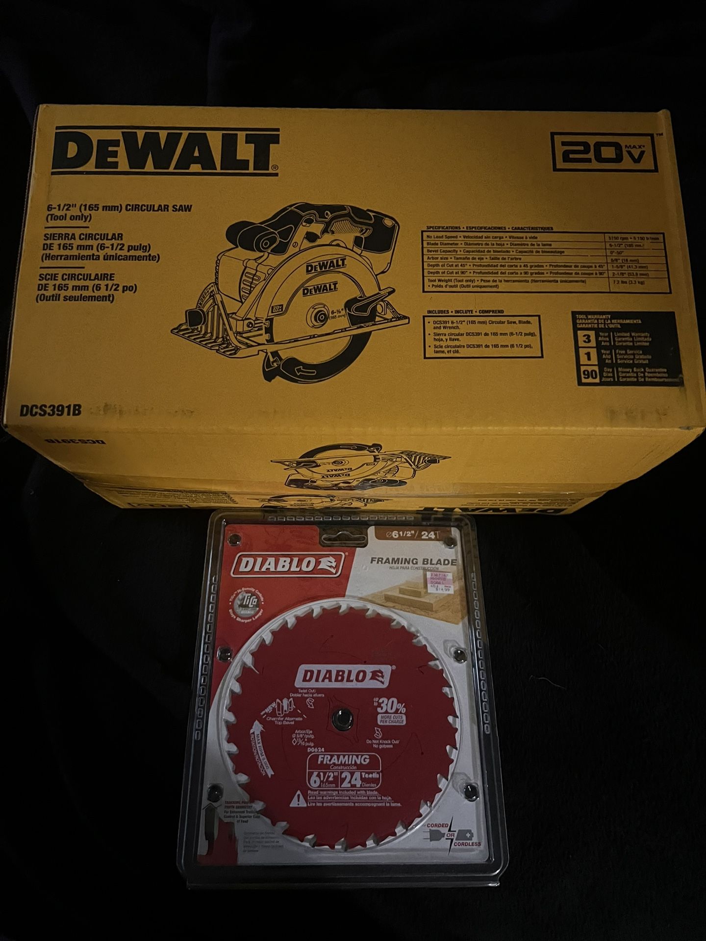 Saw With Saw Blade