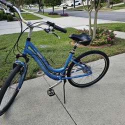 Trek Navigator 3.0 – Step-Through Frame – Excellent Condition