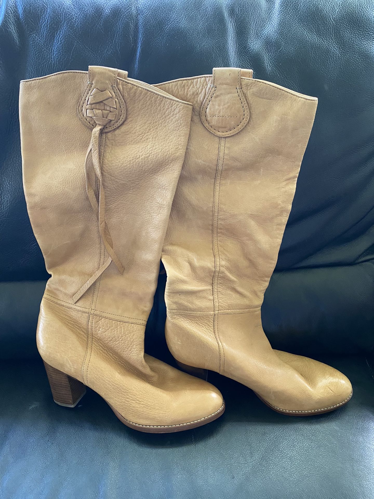 Coach boots 9 Leather Excellent, Like New!